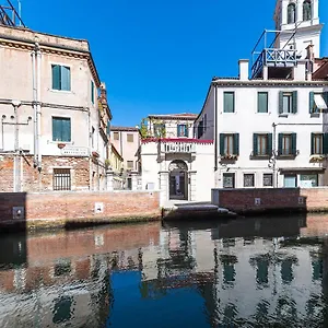 Ln Luxe Canal View Apartment Venice